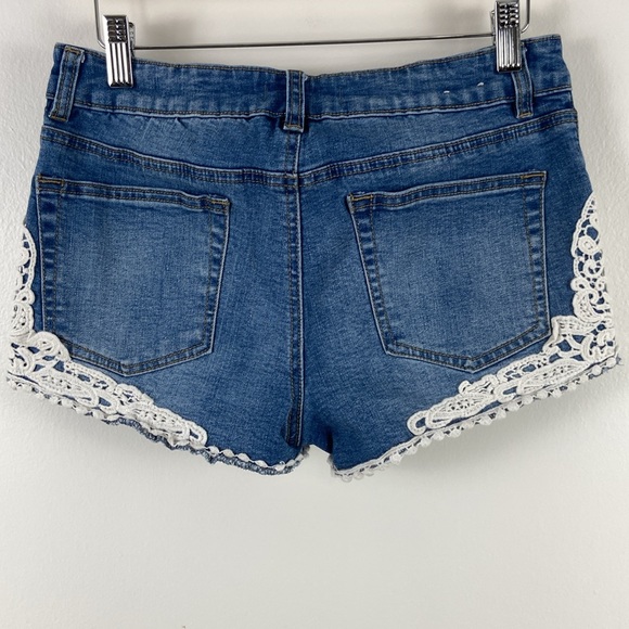 ✨3/$25✨ Urban Heritage Crochet Detailed Denim Shorts - 7 - Picture 5 of 8